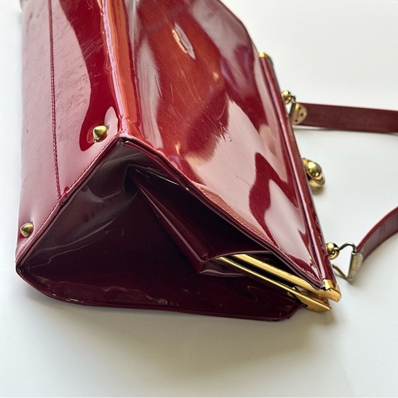 Town and Country Shoes, Vintage Red Pleather Pill Box Purse - Picture 10 of 15